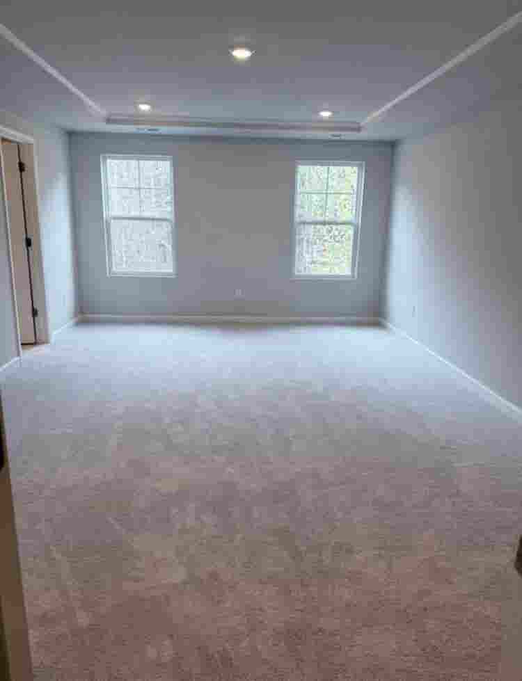 Independent room and bath available