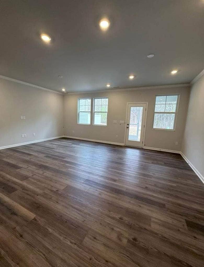 Independent room and bath available