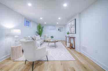 🏡  Basemnt Aprtmnt in Cambridge