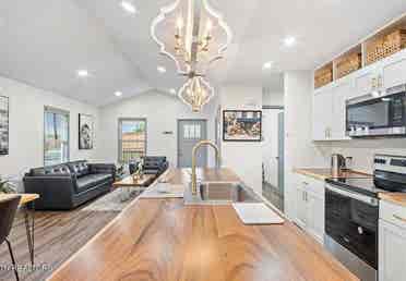 LRG.FURNISHED BEDROOM/ALL INCLUDED