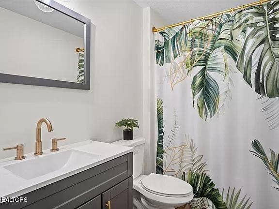 LRG.FURNISHED BEDROOM/ALL INCLUDED