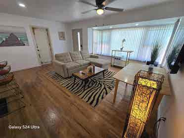 Looking for 1 roommate!