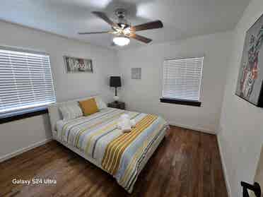 Looking for 1 roommate!