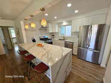 Looking for 1 roommate!