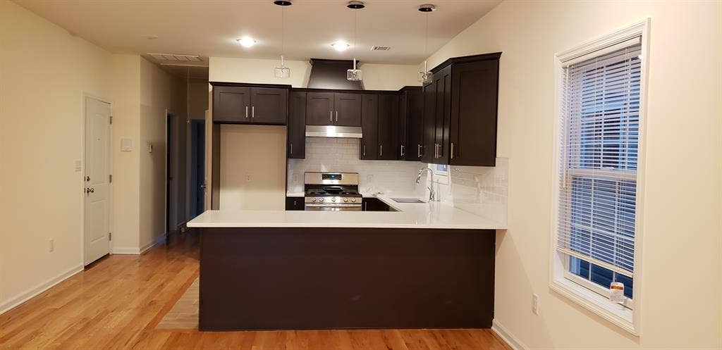 bath Apt in Harrison, NJ