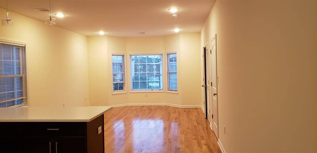 bath Apt in Harrison, NJ