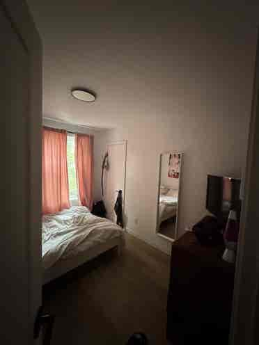 LEASE TRANSFER- Room for rent
