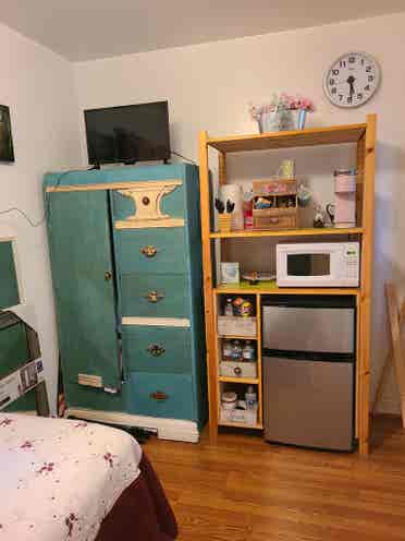 Room share in comfy, two bedroom