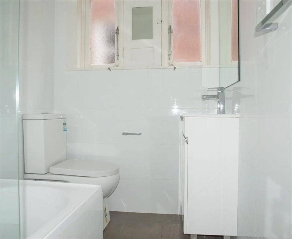 Sharing room Bondi beach