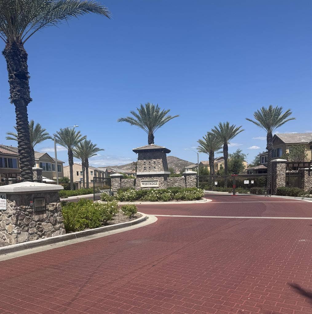 Gated Community  Rooms for Rent