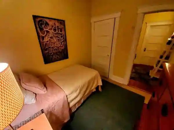Small Room, Utilities are Included