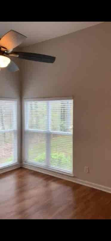 MASTER BEDROOM AVAILABLE BELLEVUE