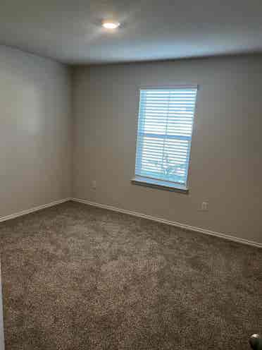 Looking for roommates !
