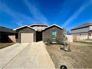 Looking for roommates !
