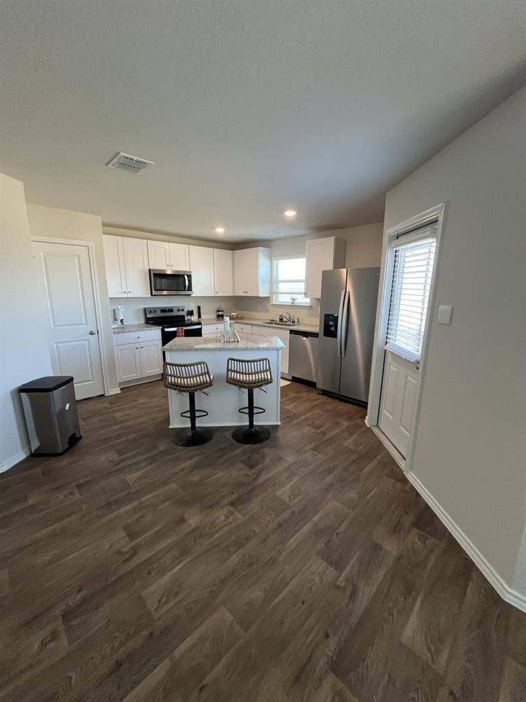 Looking for roommates !
