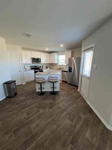 Looking for roommates !
