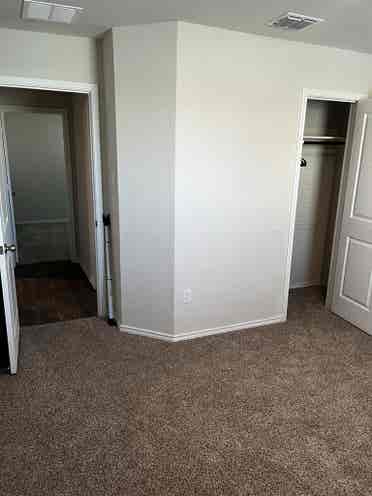 Looking for roommates !