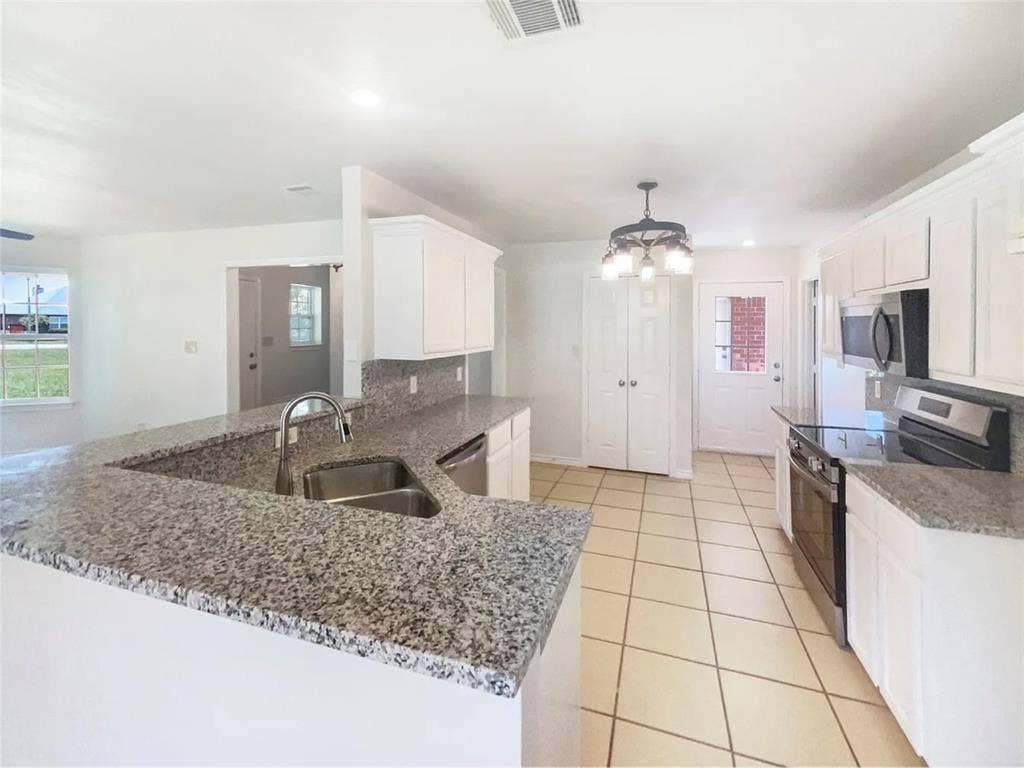 3 bedroom house available for rent