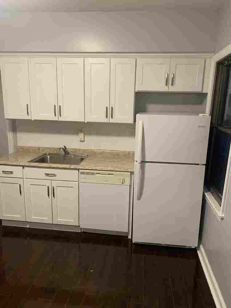 Fully furnished room in black rock