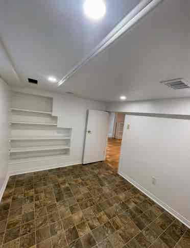 Looking for roommate