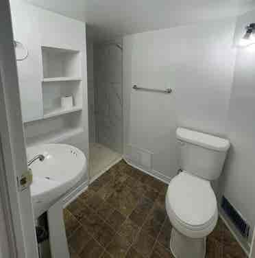 Looking for roommate