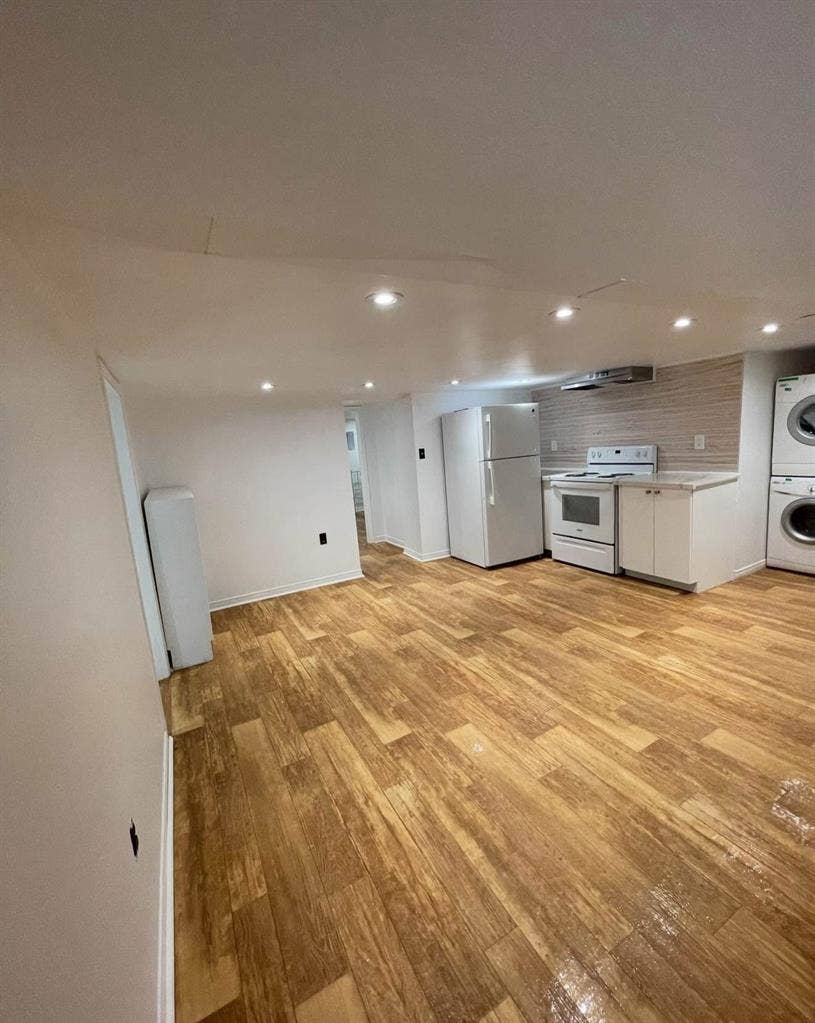 Looking for roommate