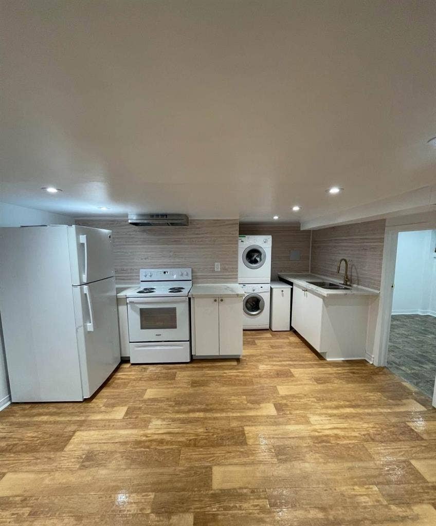 Looking for roommate
