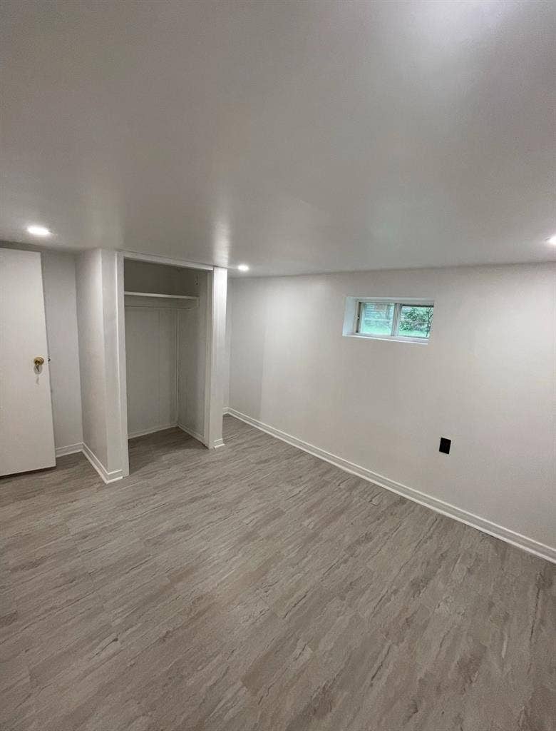 Looking for roommate