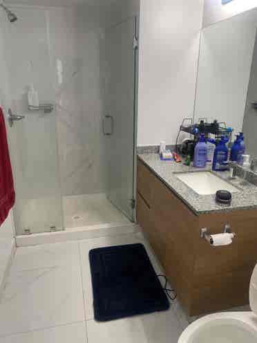 Room w/ private bath available