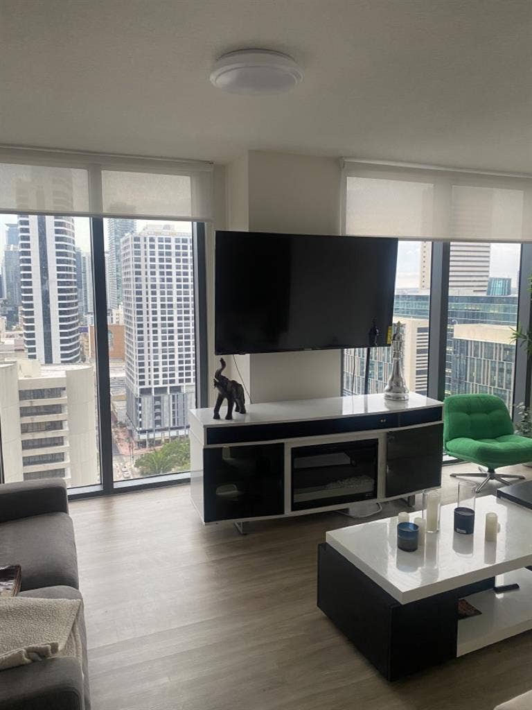 Room w/ private bath available
