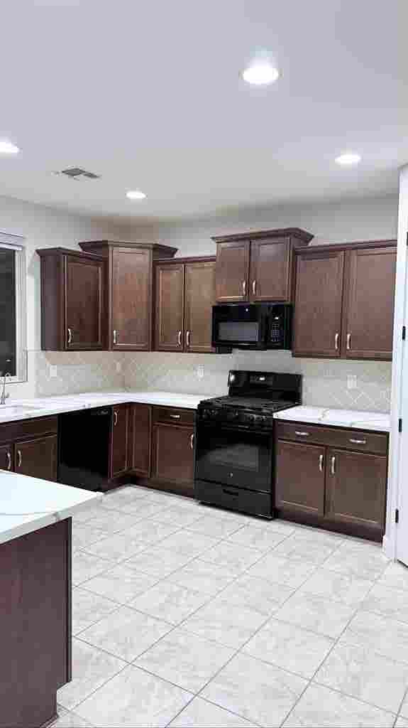 bed 4
bath in Glendale/Avondale