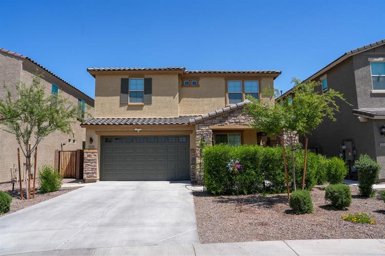 bed 4
bath in Glendale/Avondale