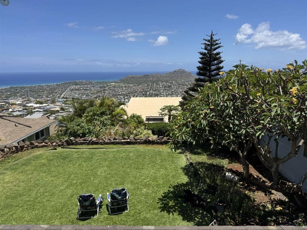 House on the Hill - room for rent