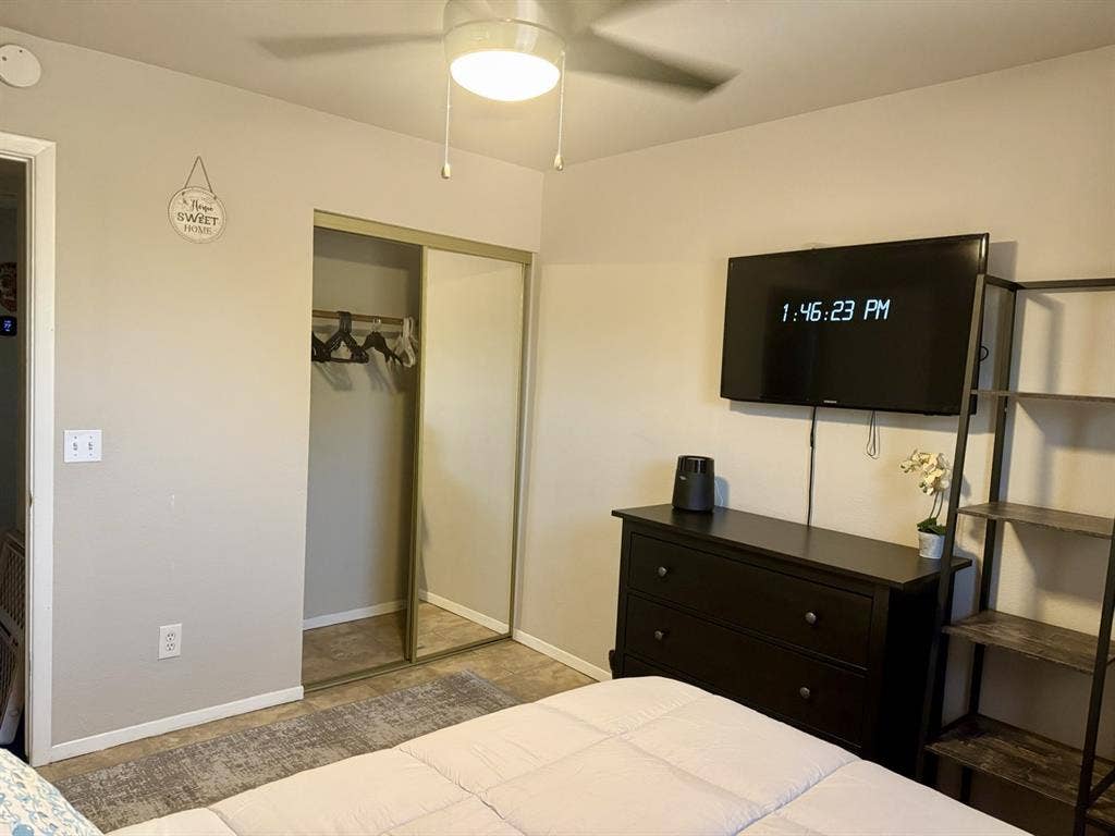 Private Furnished
Room in N.Phx