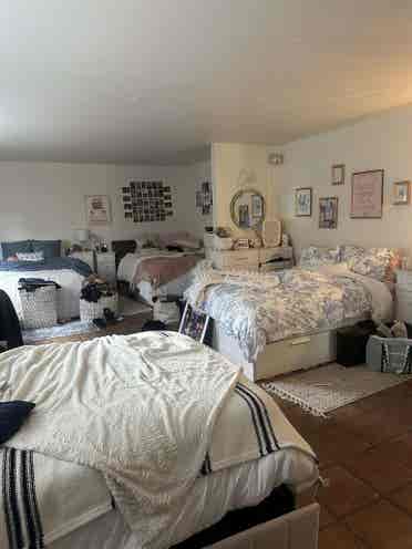LOOKING FOR FALL SUBLEASER