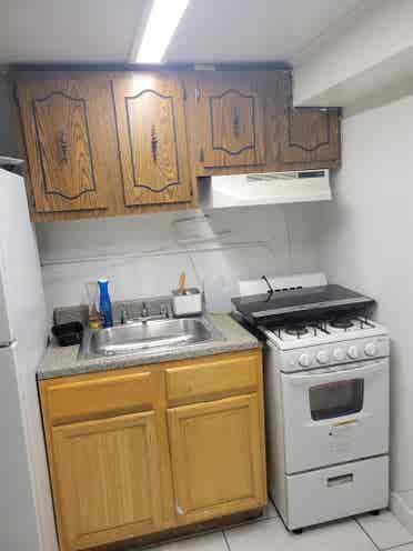 Furnished room in quiet private hse