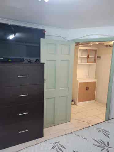 Furnished room in quiet private hse