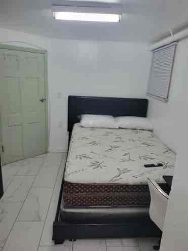 Furnished room in quiet private hse