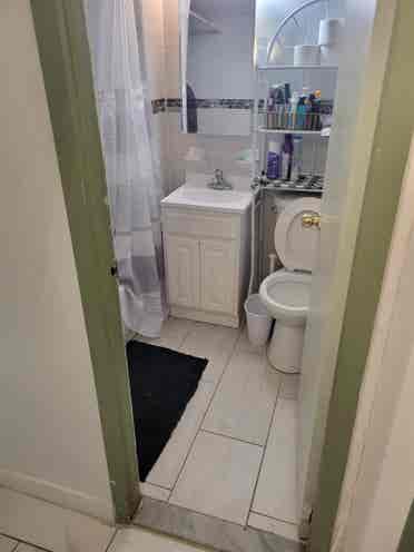Furnished room in quiet private hse