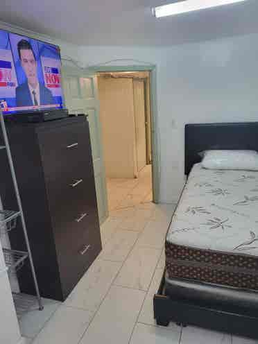 Furnished room in quiet private hse