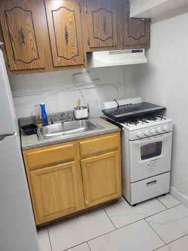 Furnished room in quiet private hse