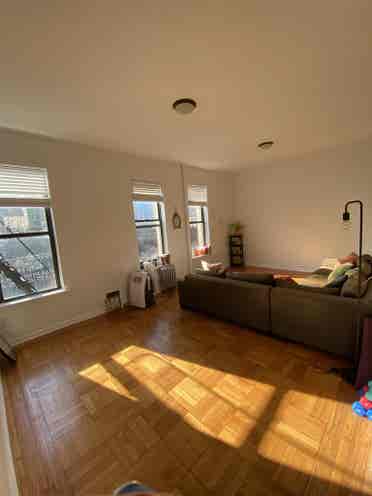 Large bedroom in 3 bedroom on UES!