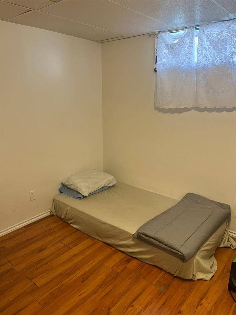 1 Room/separate kitchen for rent