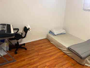 1 Room/separate kitchen for rent