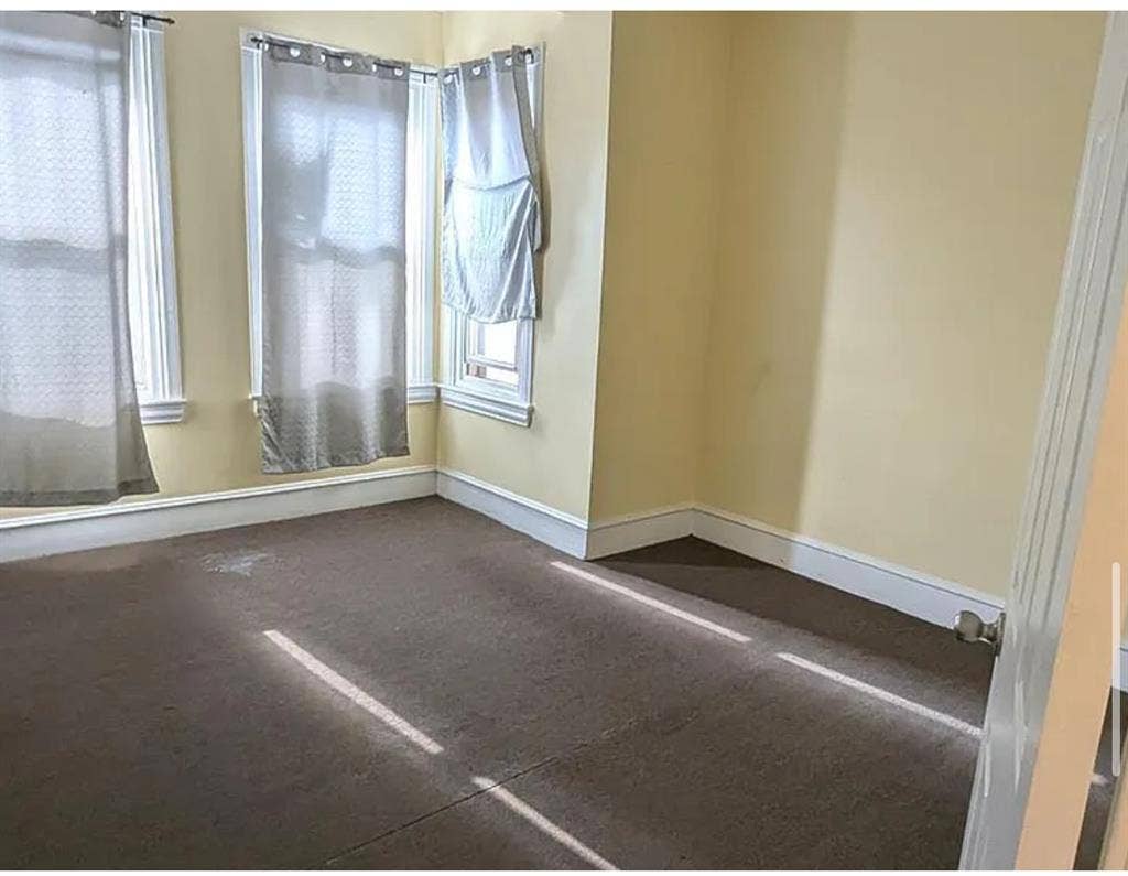 Home in Bridesburg with many rooms.