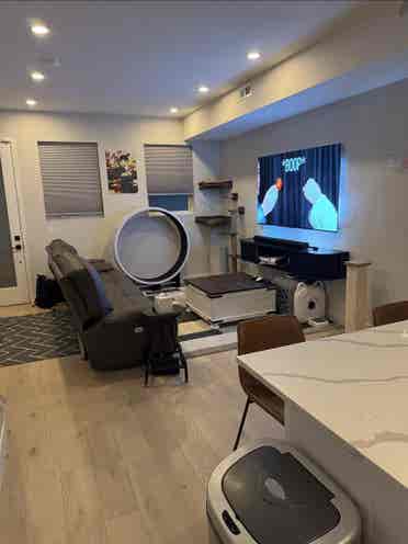 Townhouse Room Availablee