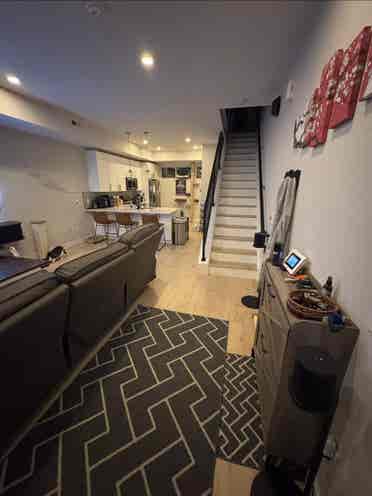 Townhouse Room Availablee