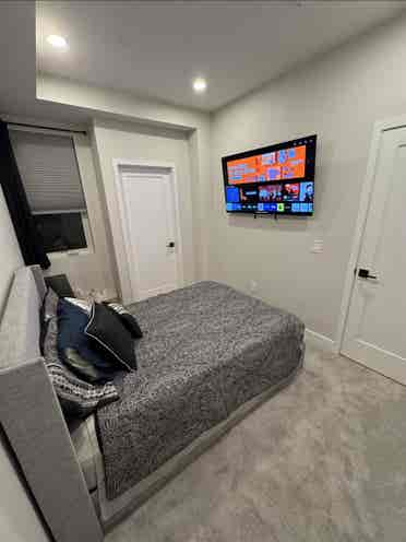 Townhouse Room Availablee