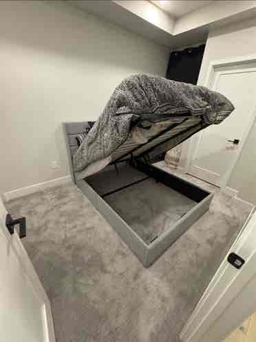 Townhouse Room Availablee
