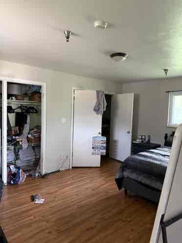 Large room for rent